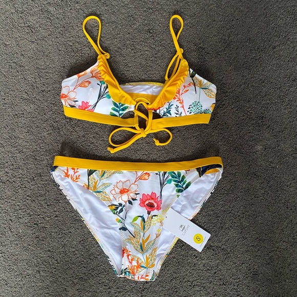 CUPSHE Yellow Floral Ruffled Bikini - Picture 3 of 7